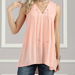 L A C E - U P   T A N K